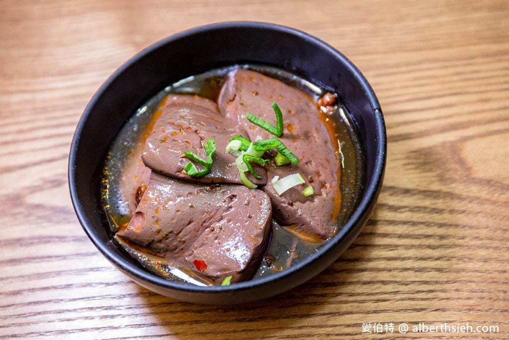 幹麻？豚骨麻辣燙龍潭店，夾多少算多少，乾拌必點，可以喝的湯頭