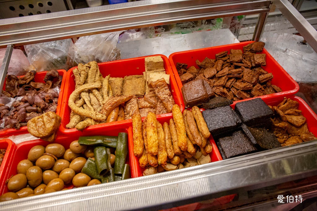 忠貞眷村口米干麻辣滷味｜桃園龍岡美食，鴨翅必吃，牛肉麵也不錯 @愛伯特