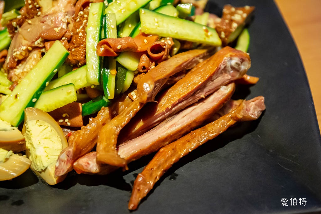 忠貞眷村口米干麻辣滷味｜桃園龍岡美食，鴨翅必吃，牛肉麵也不錯 @愛伯特