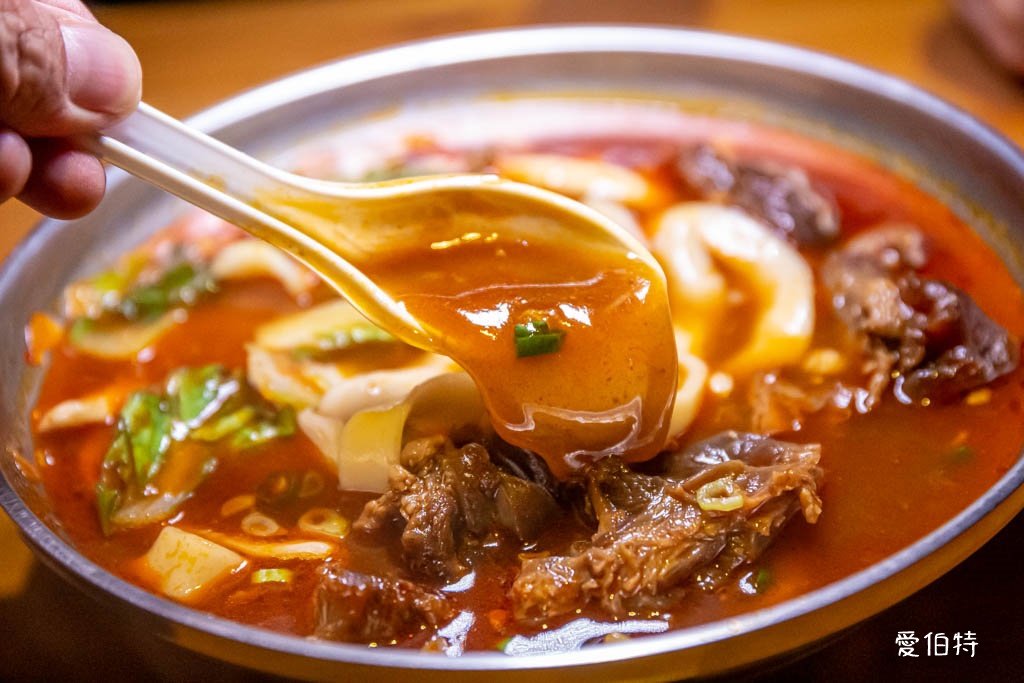 忠貞眷村口米干麻辣滷味｜桃園龍岡美食，鴨翅必吃，牛肉麵也不錯 @愛伯特