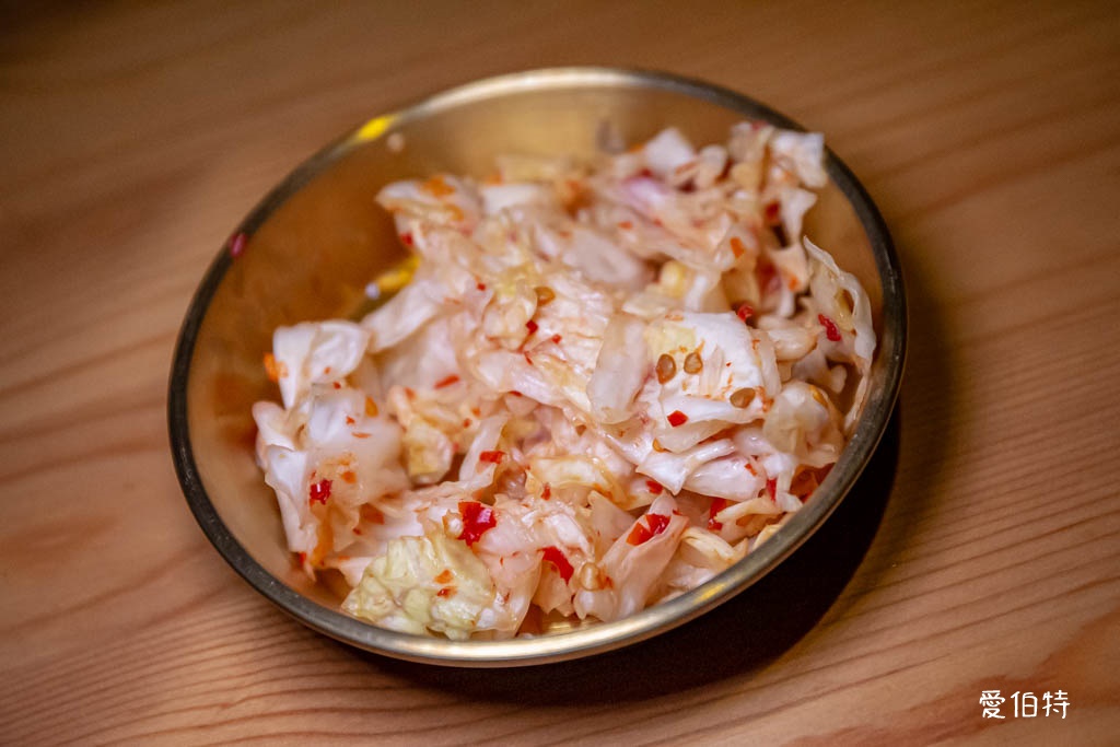 忠貞眷村口米干麻辣滷味｜桃園龍岡美食，鴨翅必吃，牛肉麵也不錯 @愛伯特