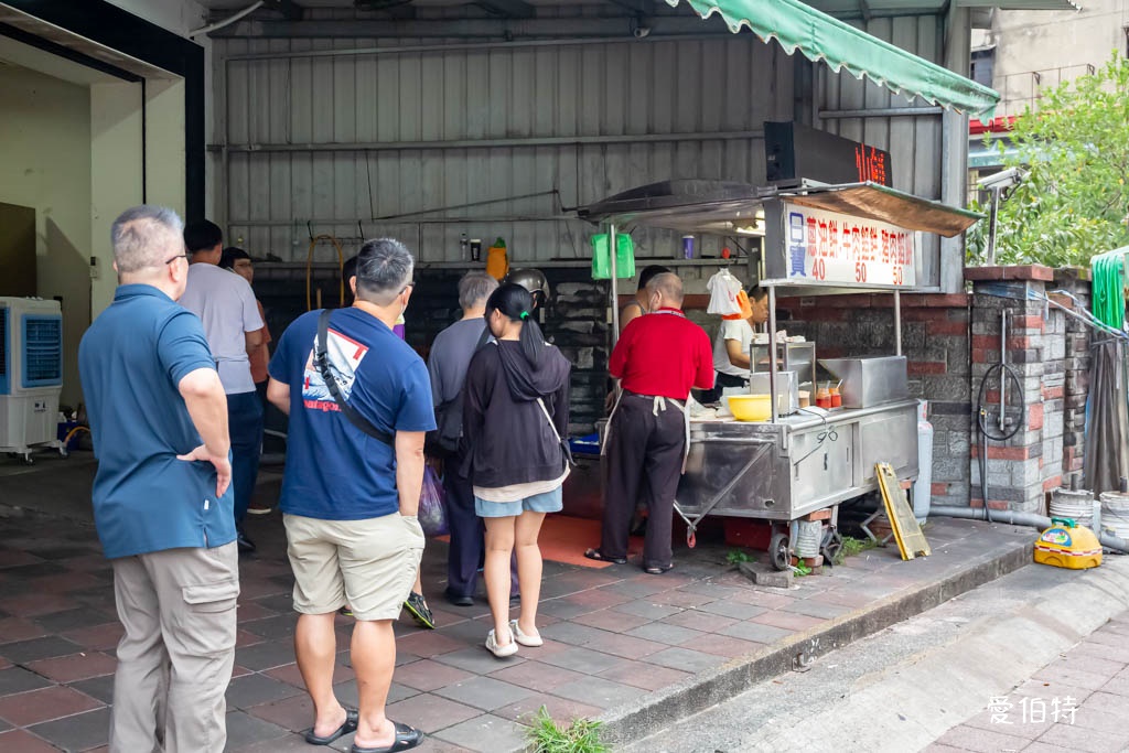 日寶蔥油餅餡餅|中壢夜市必吃,外酥內餡蔥多到炸出來 @愛伯特
