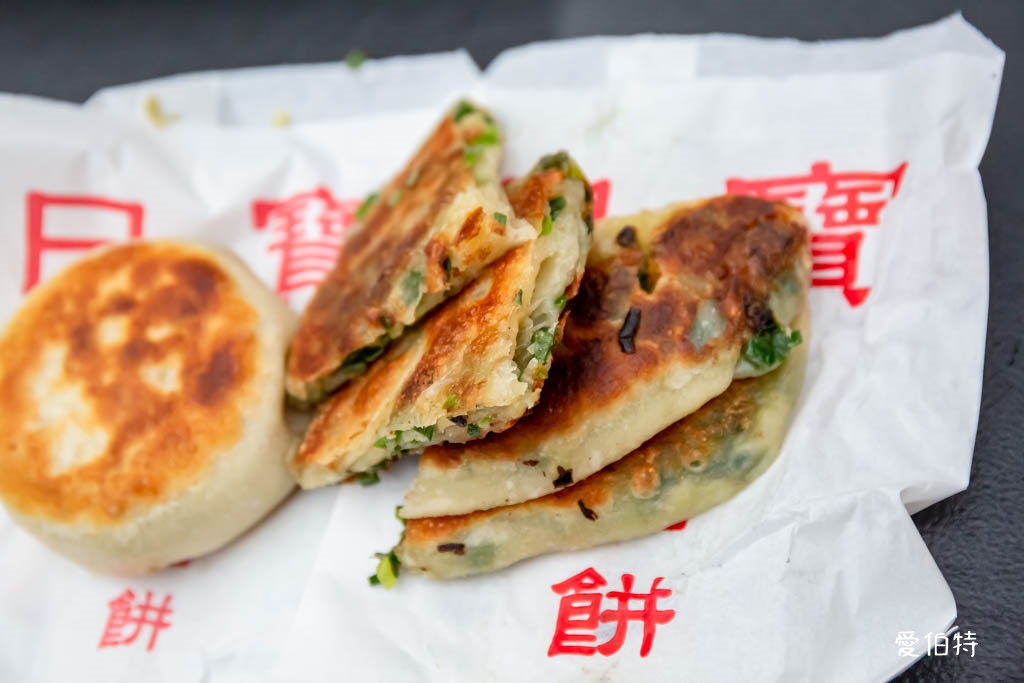 日寶蔥油餅餡餅｜中壢夜市必吃，外酥內餡蔥多到炸出來 @愛伯特
