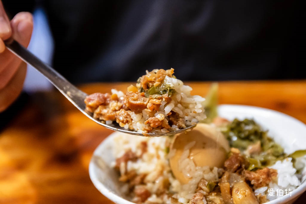 中壢古早味新街龍湯圓|仁海宮廟前土角厝裡60年老店 @愛伯特