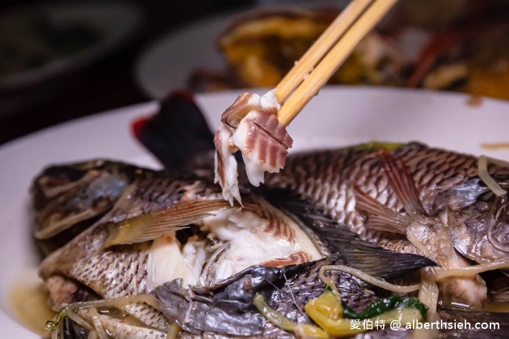 台南土城海產店｜在地人吃海鮮就要來這，紅蟳處女蟳必吃