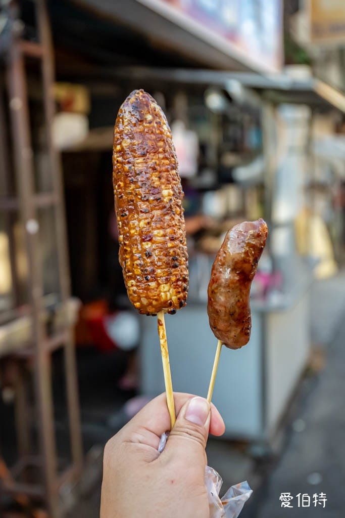 下鄉古早味烤香腸烤玉米｜嘉義六腳美食（在地70年便宜又好吃）