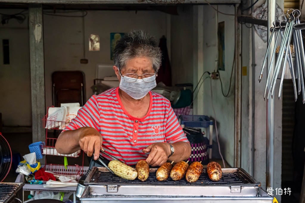 下鄉古早味烤香腸烤玉米｜嘉義六腳美食（在地70年便宜又好吃）