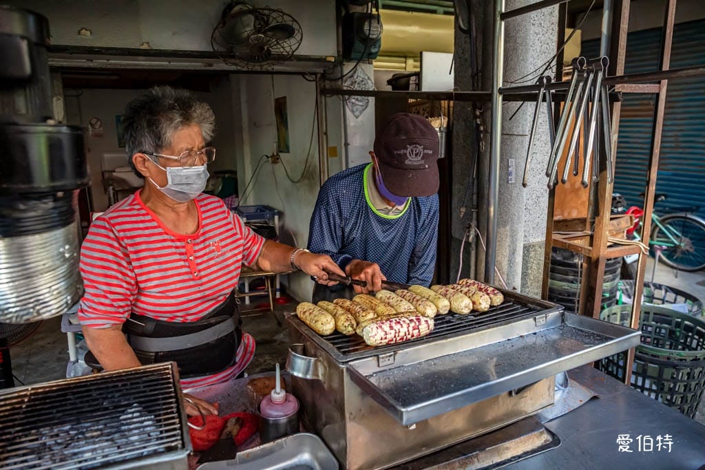 下鄉古早味烤香腸烤玉米｜嘉義六腳美食（在地70年便宜又好吃）