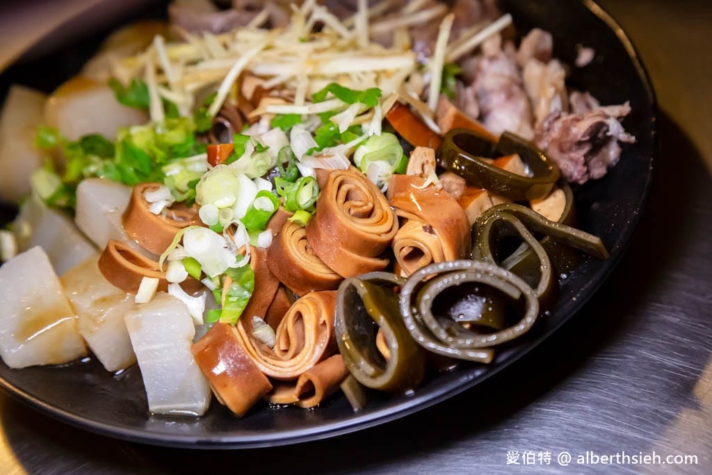 桃園龍潭美食推薦｜郭記麵館，龍潭大池旁超人氣小吃，滷肉飯必吃