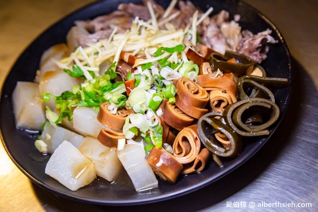 桃園龍潭美食推薦｜郭記麵館，龍潭大池旁超人氣小吃，滷肉飯必吃