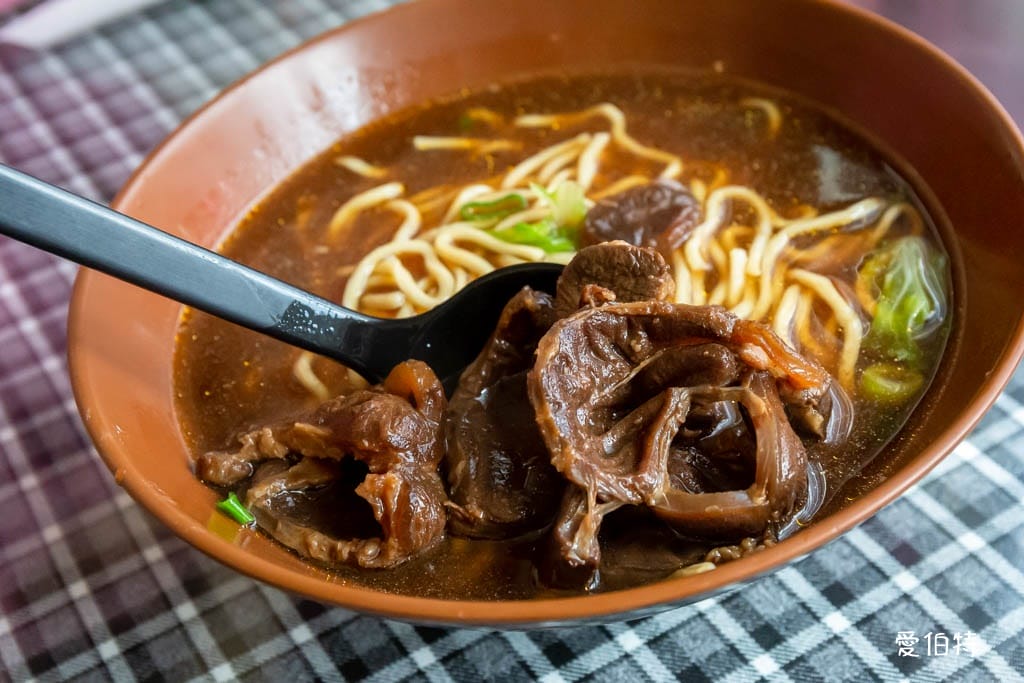 中壢內壢元生牛肉麵館（豆花免費吃到飽，停車方便！）