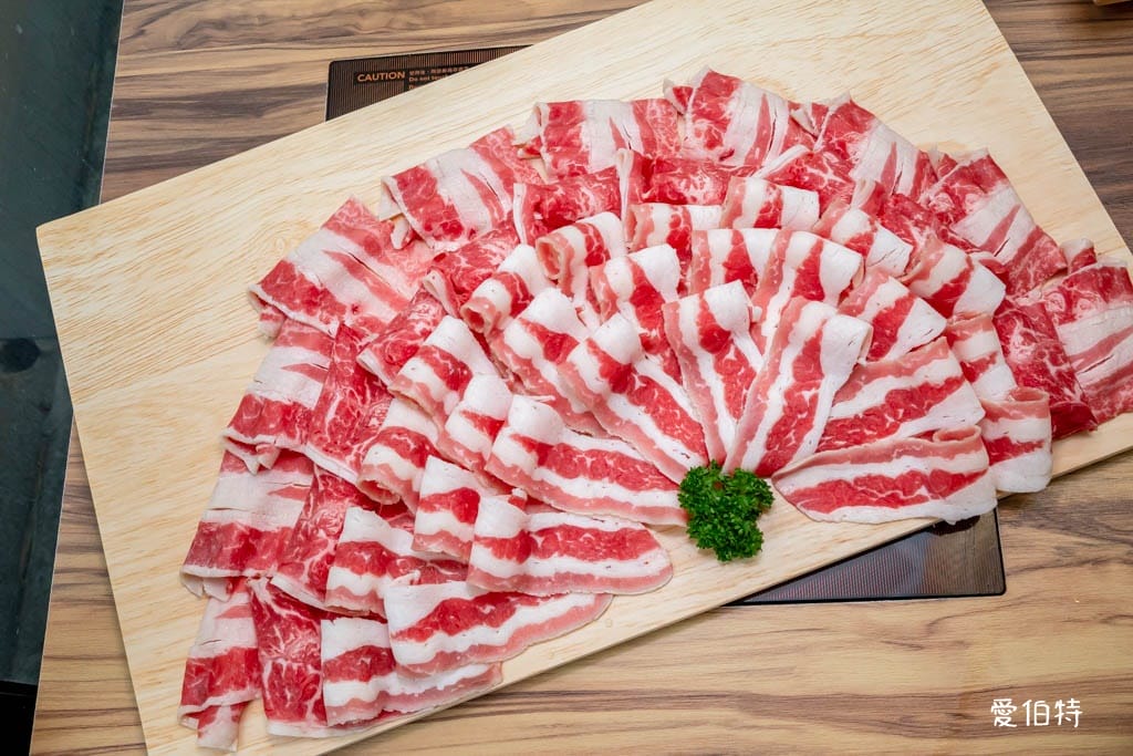 売鍋-中壢慈惠店（自助吧吃到飽，15款湯底，SOGO火鍋推薦）