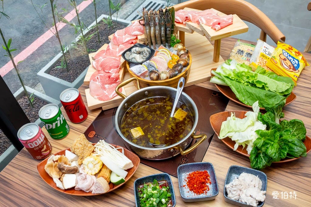 売鍋-中壢慈惠店（自助吧吃到飽，15款湯底，SOGO火鍋推薦）