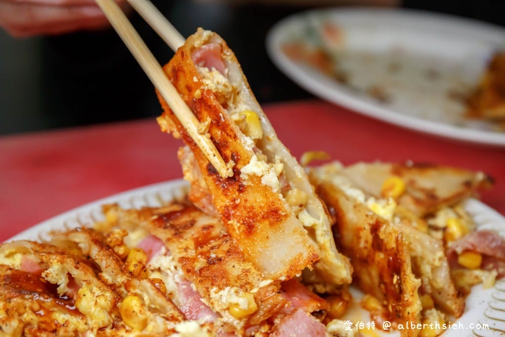 中壢華勛市場美食｜緣生緣早餐店，新疆蛋餅酥脆灑上孜然粉很對味