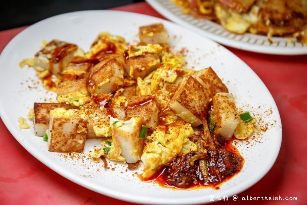 中壢華勛市場美食｜緣生緣早餐店，新疆蛋餅酥脆灑上孜然粉很對味