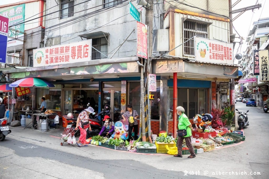 中壢華勛市場美食｜緣生緣早餐店，新疆蛋餅酥脆灑上孜然粉很對味