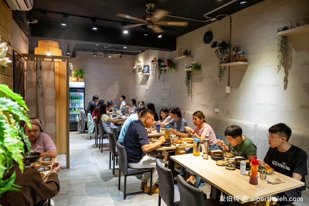 中壢韓式料理推薦馬柒｜元智大學平價美食，小菜吃到飽，大推洋釀炸雞