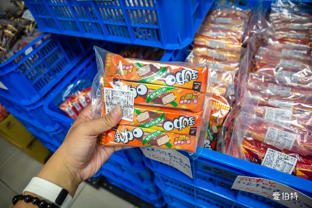 宏亞食品工廠｜NG品職工福利社，77乳加巧克力新貴派大格酥 @愛伯特