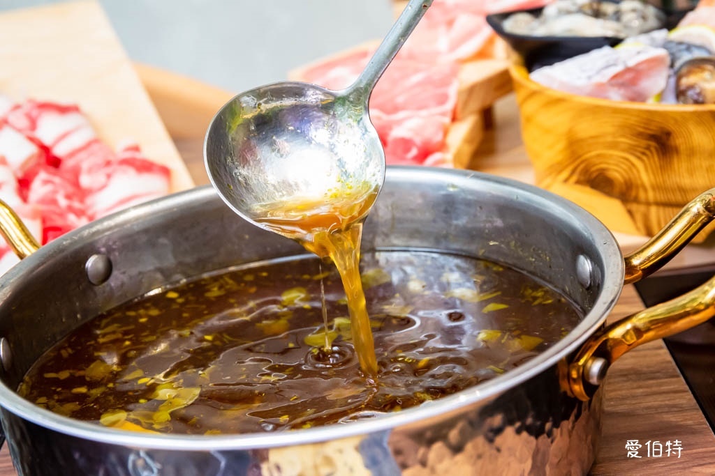 売鍋-中壢慈惠店（自助吧吃到飽，15款湯底，SOGO火鍋推薦） @愛伯特