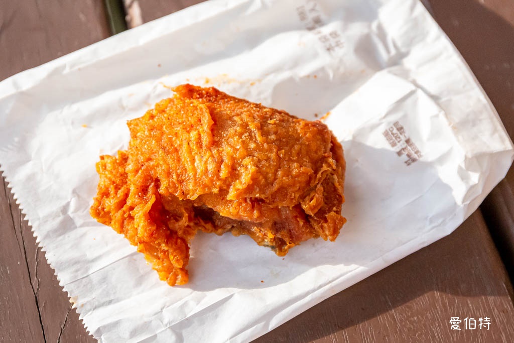 桃園萬大蜜汁炸雞｜大業寶山黃昏市場美食，腿排、雞翅、薯條必點 @愛伯特