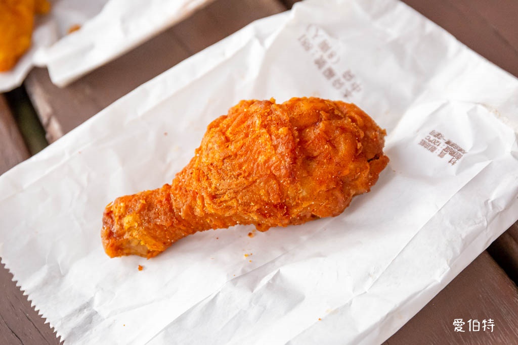桃園萬大蜜汁炸雞｜大業寶山黃昏市場美食，腿排、雞翅、薯條必點 @愛伯特