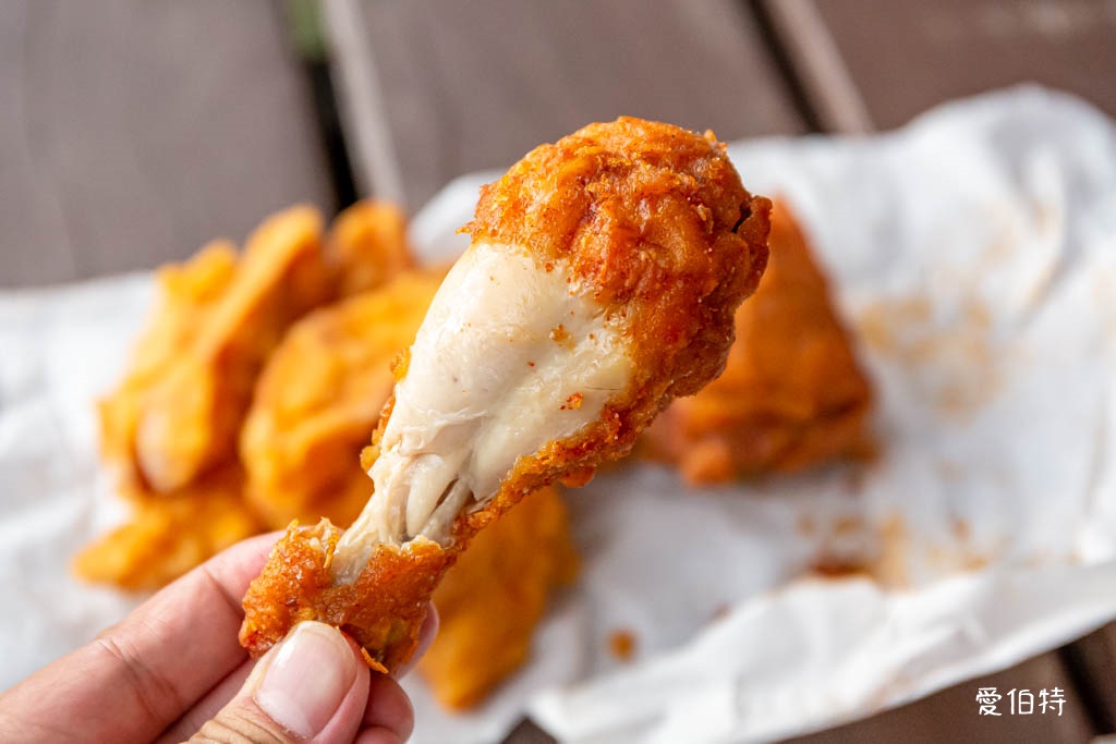 桃園萬大蜜汁炸雞｜大業寶山黃昏市場美食，腿排、雞翅、薯條必點 @愛伯特