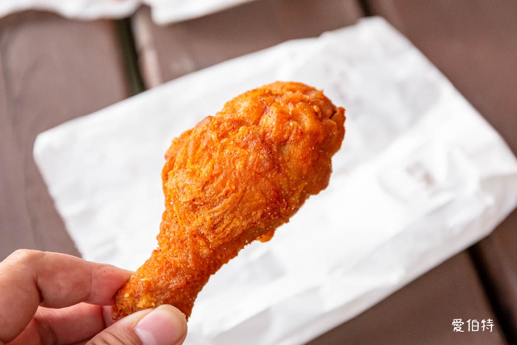 桃園萬大蜜汁炸雞｜大業寶山黃昏市場美食，腿排、雞翅、薯條必點 @愛伯特