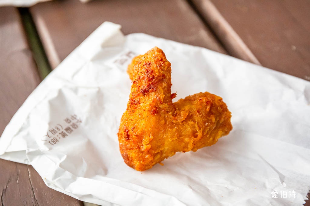 桃園萬大蜜汁炸雞｜大業寶山黃昏市場美食，腿排、雞翅、薯條必點 @愛伯特