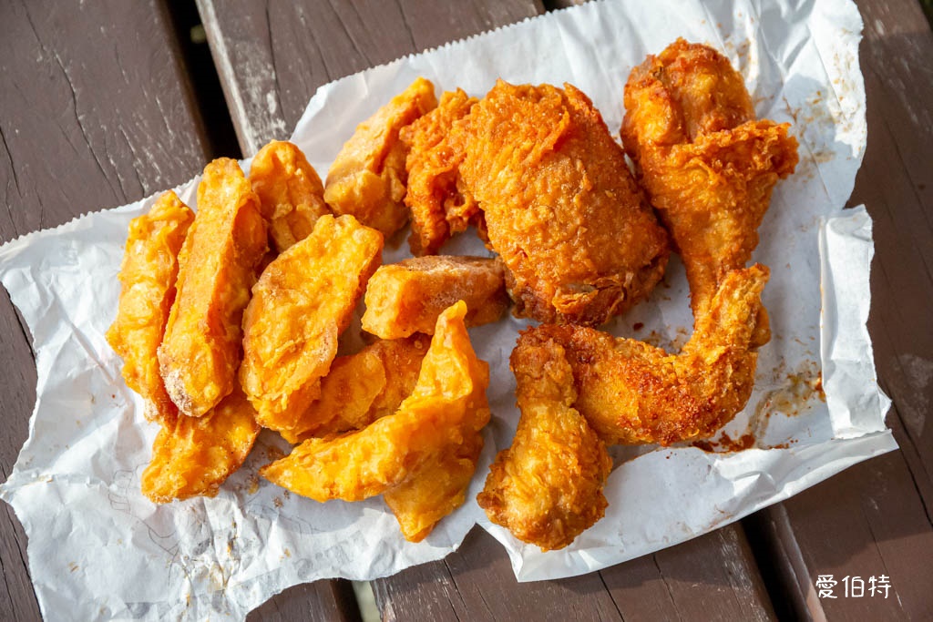 桃園萬大蜜汁炸雞｜大業寶山黃昏市場美食，腿排、雞翅、薯條必點 @愛伯特
