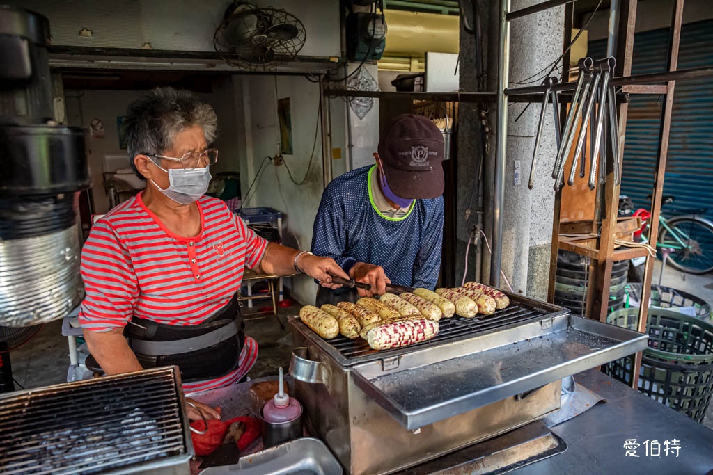 下鄉古早味烤香腸烤玉米｜嘉義六腳美食（在地70年便宜又好吃） @愛伯特
