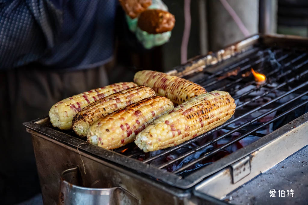 下鄉古早味烤香腸烤玉米|嘉義六腳美食(在地70年便宜又好吃) @愛伯特