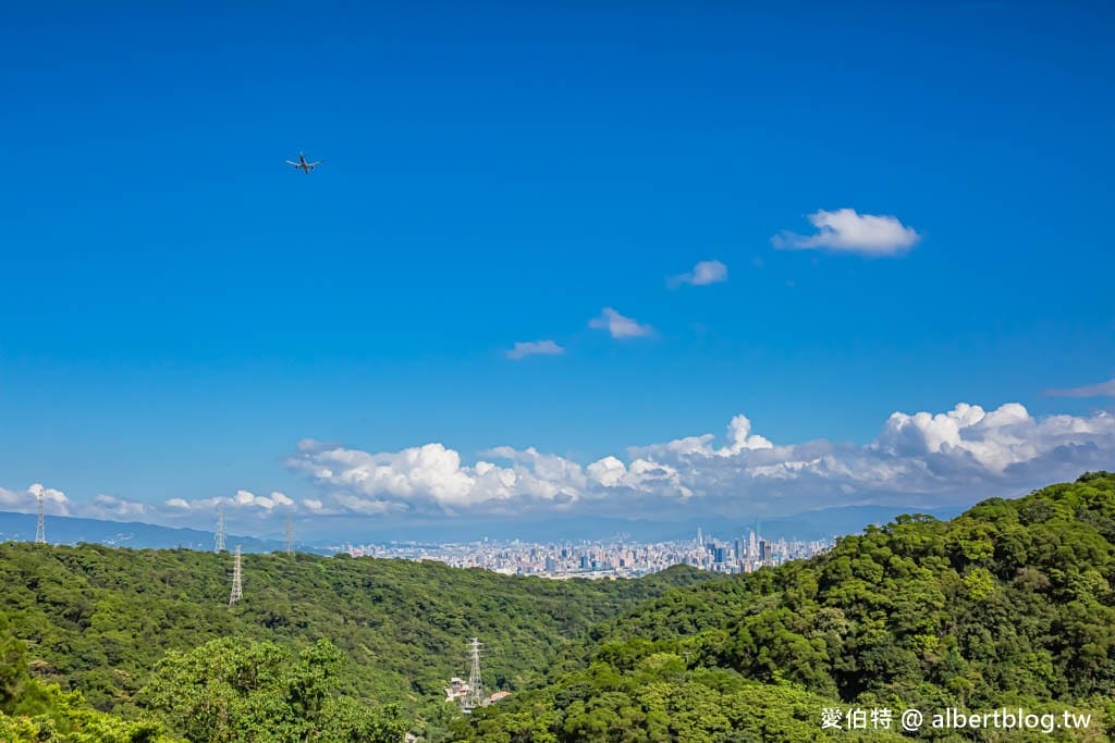 林口仁愛路觀景台（免爬山搭公車就可到，遠眺大台北盆地美景）