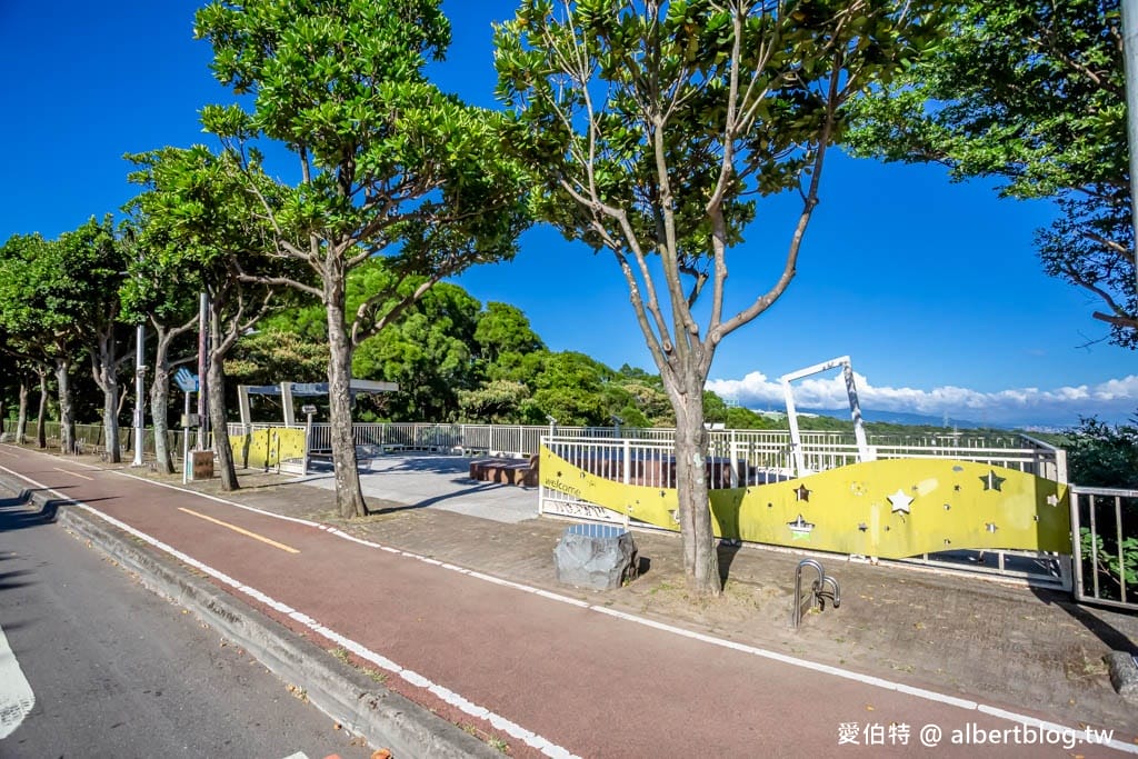 林口仁愛路觀景台（免爬山搭公車就可到，遠眺大台北盆地美景）