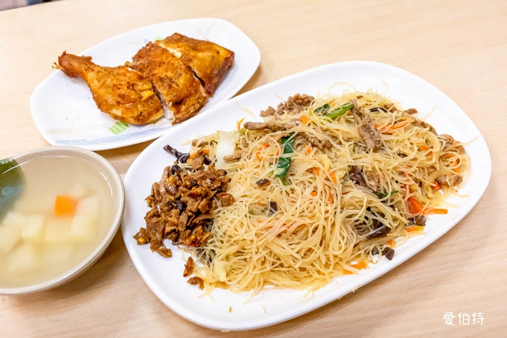 桃園潔園小吃便當｜炒米粉令人驚豔，炸雞腿外酥內嫩