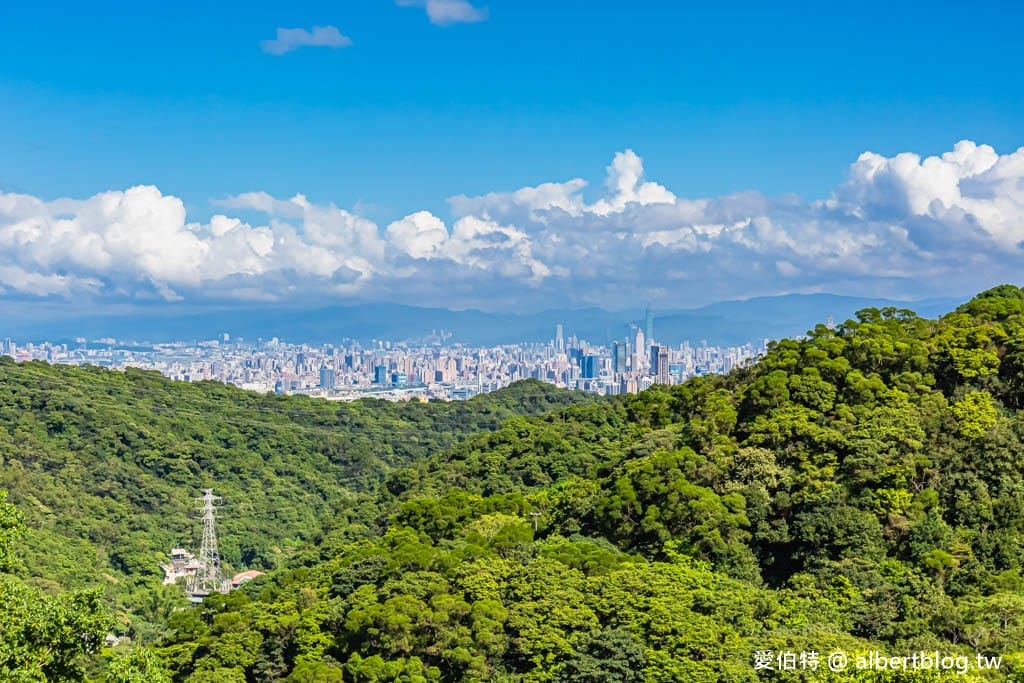 林口仁愛路觀景台（免爬山搭公車就可到，遠眺大台北盆地美景）