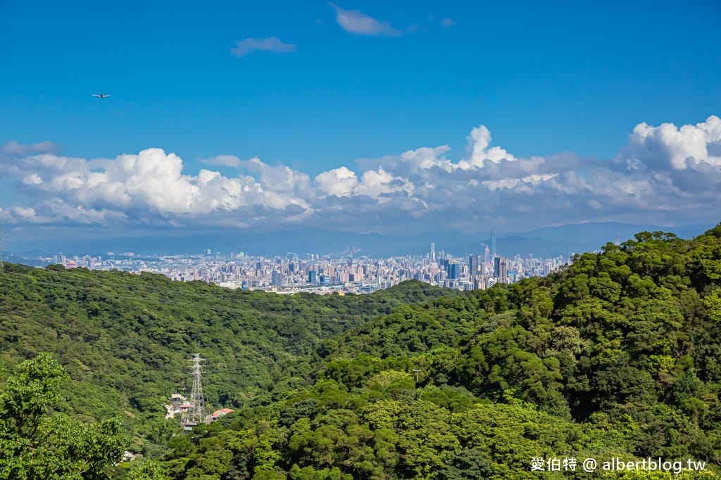 林口仁愛路觀景台（免爬山搭公車就可到，遠眺大台北盆地美景）