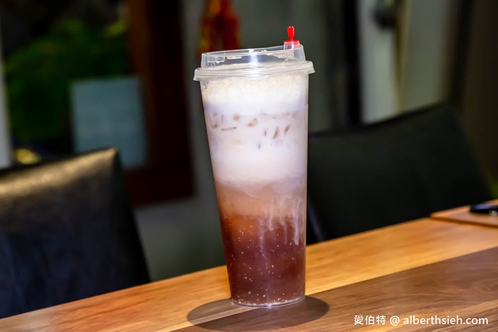 小巷子清燉牛肉麵中壢店｜威尼斯影城旁，湯頭清爽甘甜，滷味配辣椒超讚！