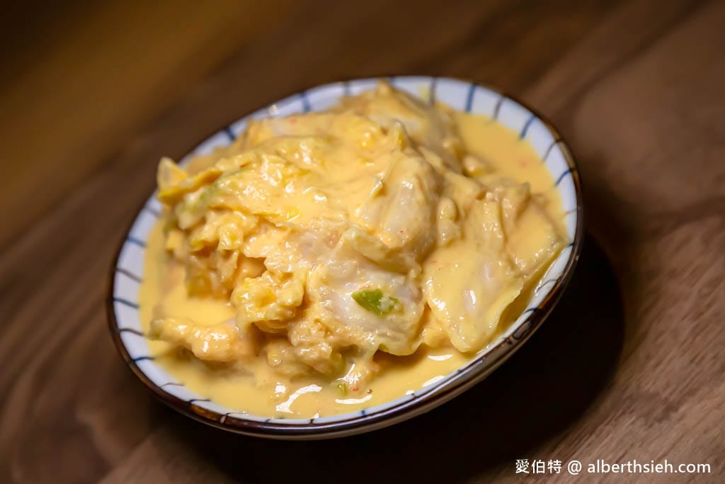 小巷子清燉牛肉麵中壢店｜威尼斯影城旁，湯頭清爽甘甜，滷味配辣椒超讚！