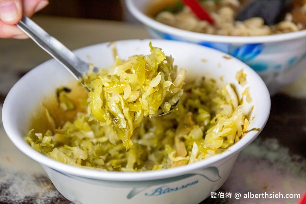苗栗銅鑼韓鄉村牛肉麵｜價格實惠，湯頭濃厚，辣椒醬超對味