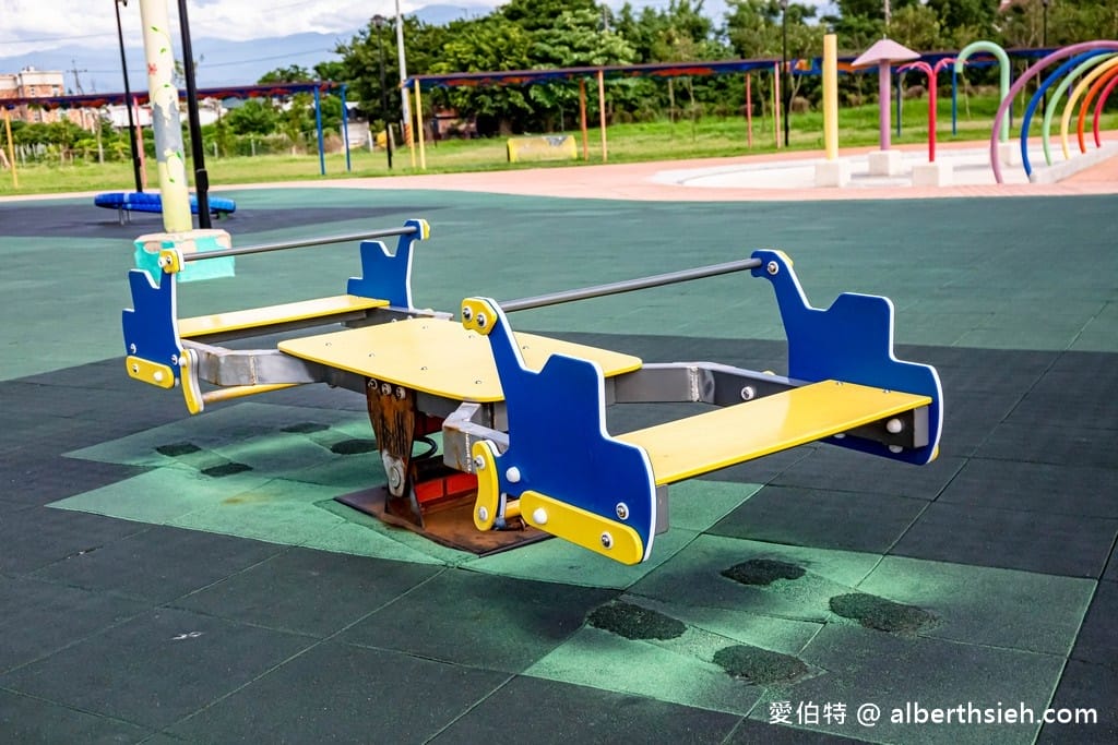苗栗竹南獅山親子公園｜七彩火炎山溜滑梯，沙坑，玩水區