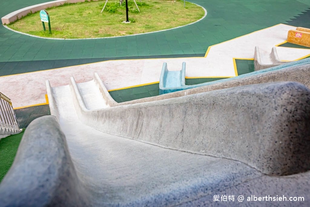苗栗竹南獅山親子公園｜七彩火炎山溜滑梯，沙坑，玩水區