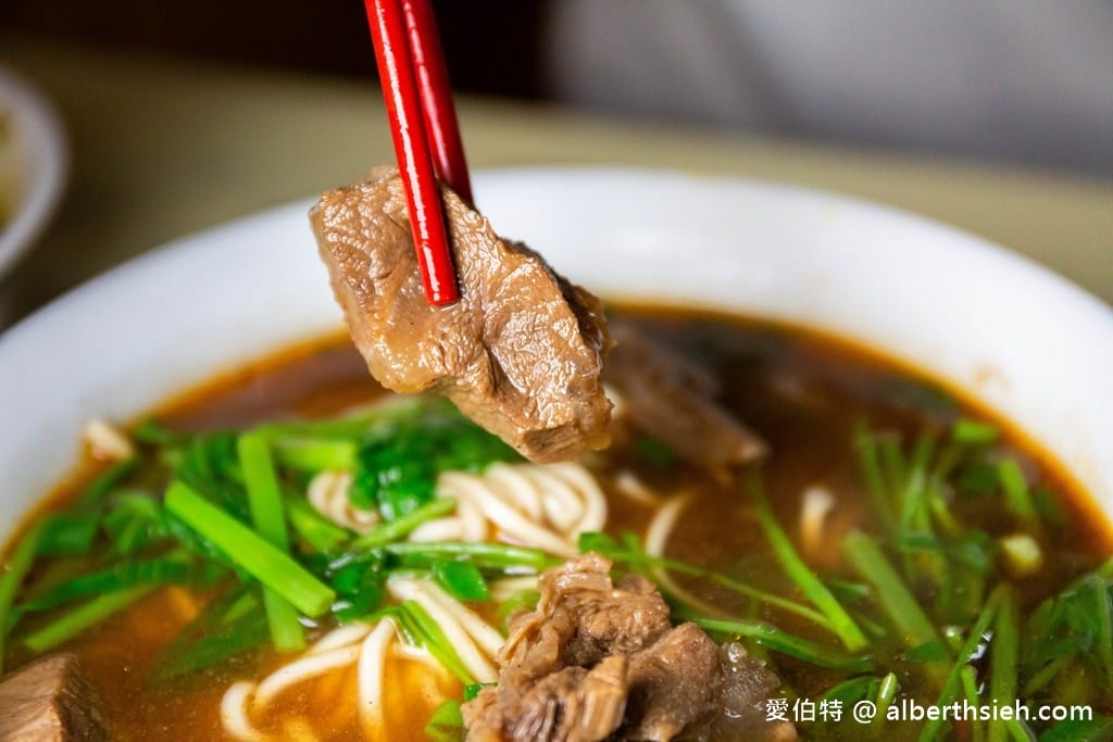 苗栗銅鑼韓鄉村牛肉麵｜價格實惠，湯頭濃厚，辣椒醬超對味
