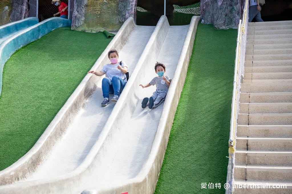 苗栗竹南獅山親子公園｜七彩火炎山溜滑梯，沙坑，玩水區