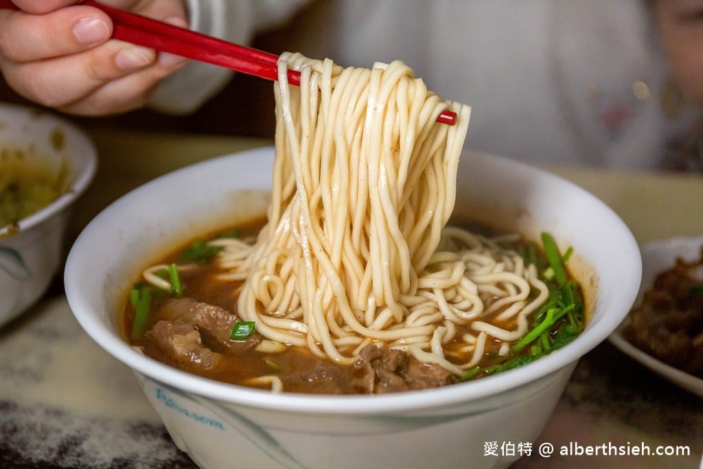 苗栗銅鑼韓鄉村牛肉麵｜價格實惠，湯頭濃厚，辣椒醬超對味