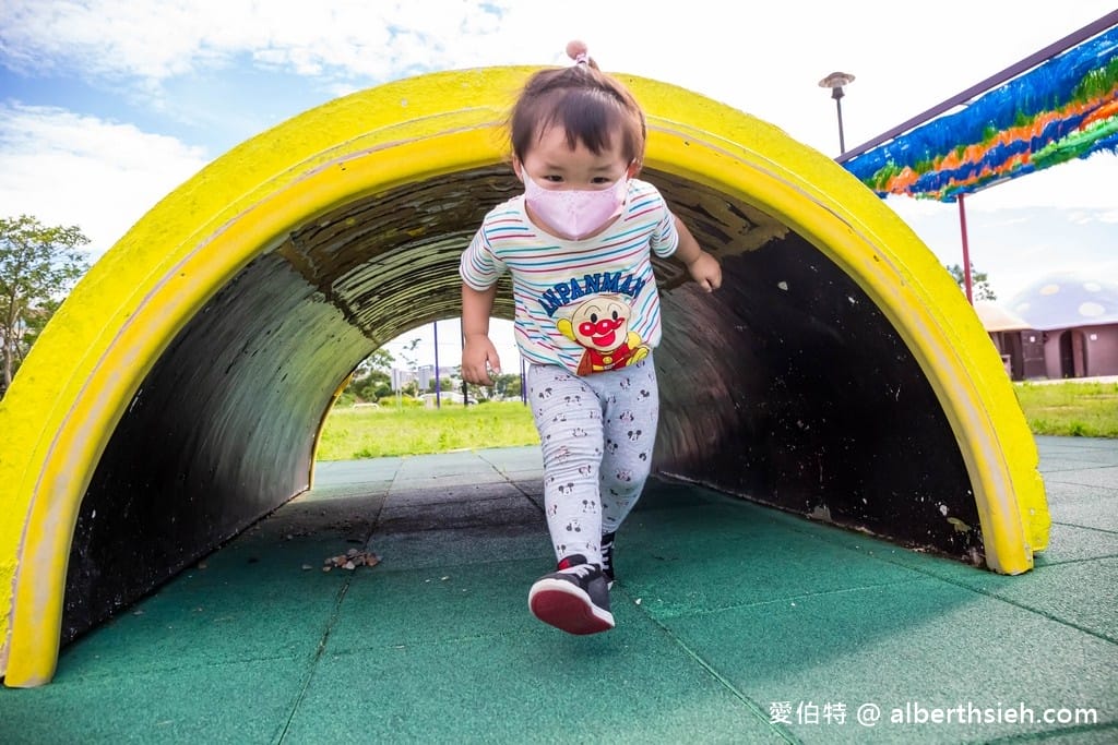 苗栗竹南獅山親子公園｜七彩火炎山溜滑梯，沙坑，玩水區