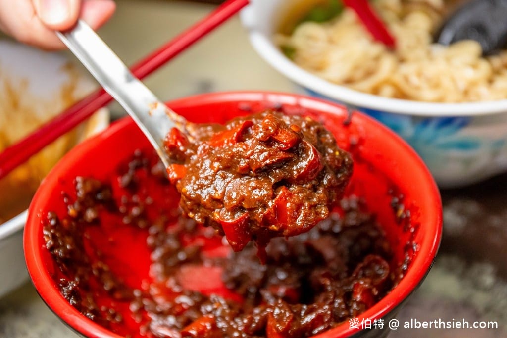 苗栗銅鑼韓鄉村牛肉麵｜價格實惠，湯頭濃厚，辣椒醬超對味