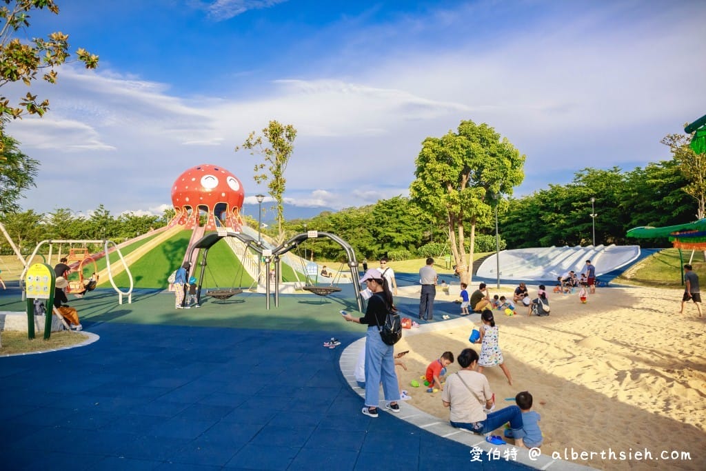 苗栗竹南獅山親子公園｜七彩火炎山溜滑梯，沙坑，玩水區