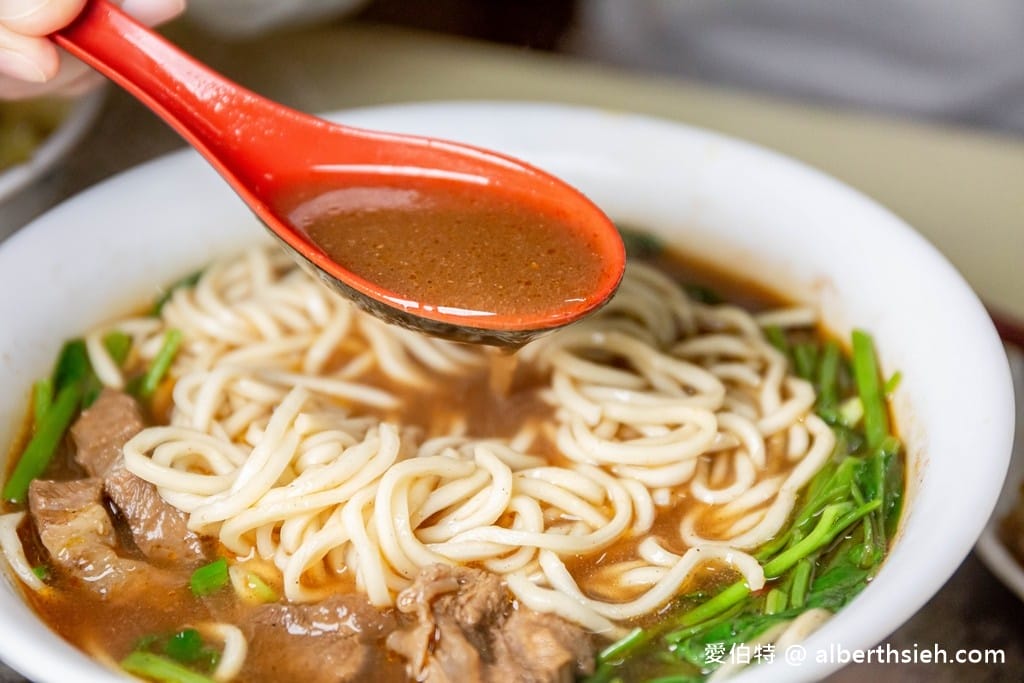 苗栗銅鑼韓鄉村牛肉麵｜價格實惠，湯頭濃厚，辣椒醬超對味