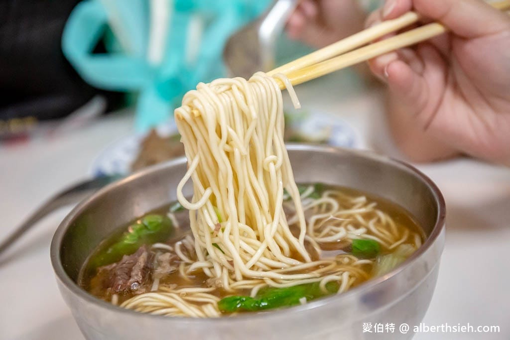 高雄苓雅黃家牛肉麵｜午餐限定沙茶牛肉燴飯必點好吃