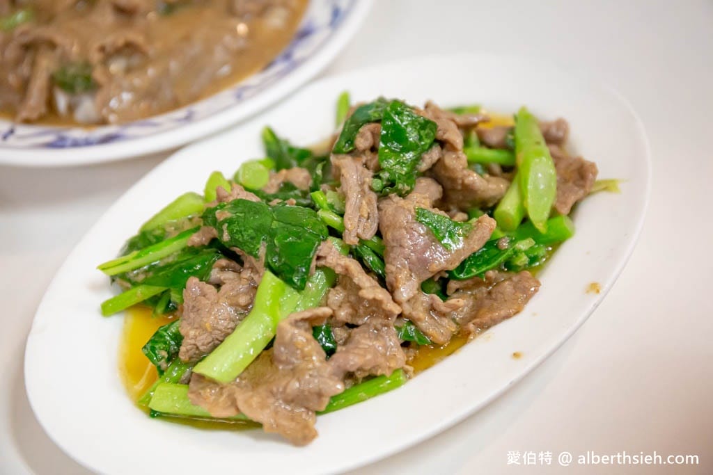 高雄苓雅黃家牛肉麵｜午餐限定沙茶牛肉燴飯必點好吃